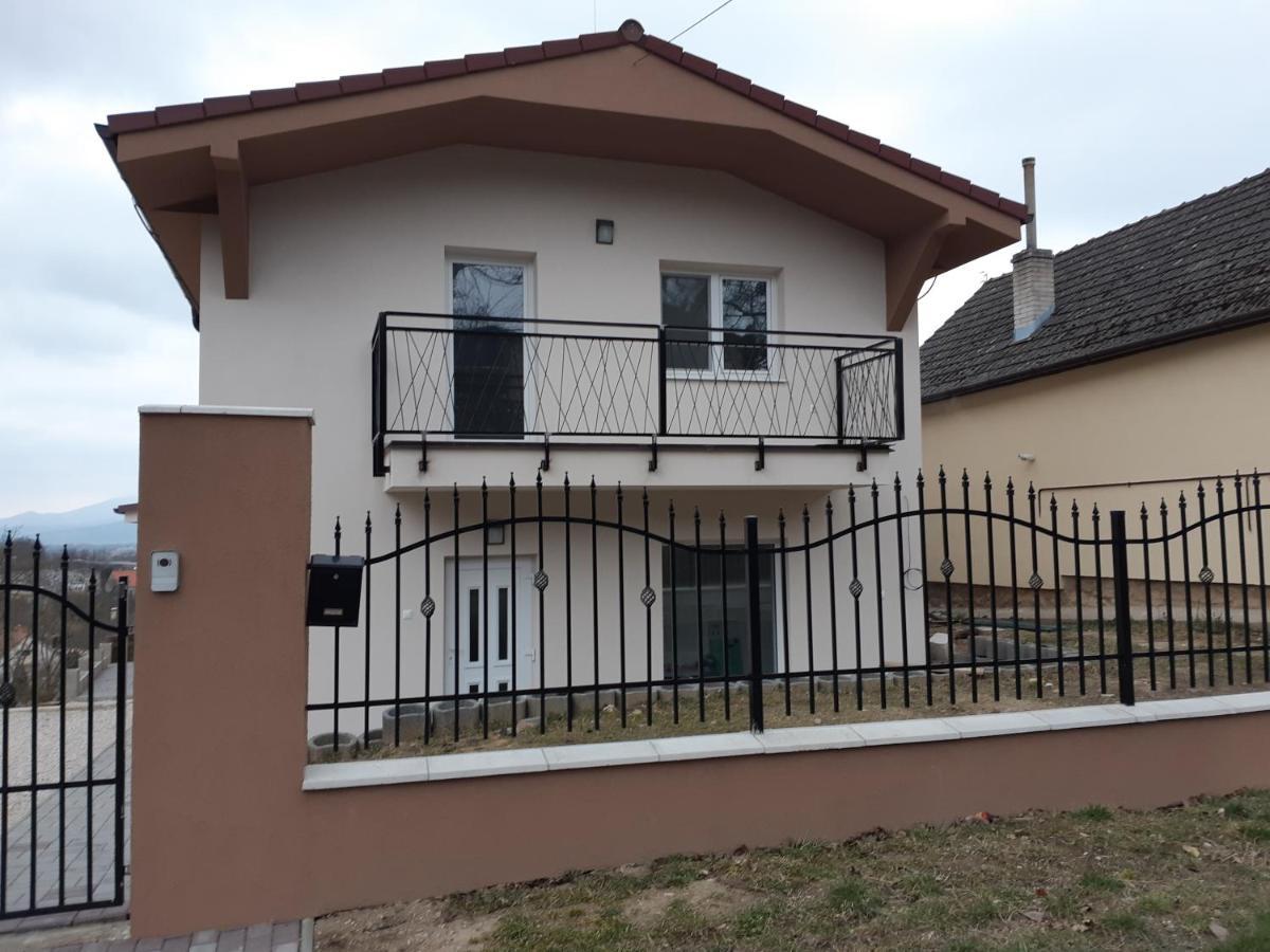 Appartamento Vilka Čachtice Esterno foto